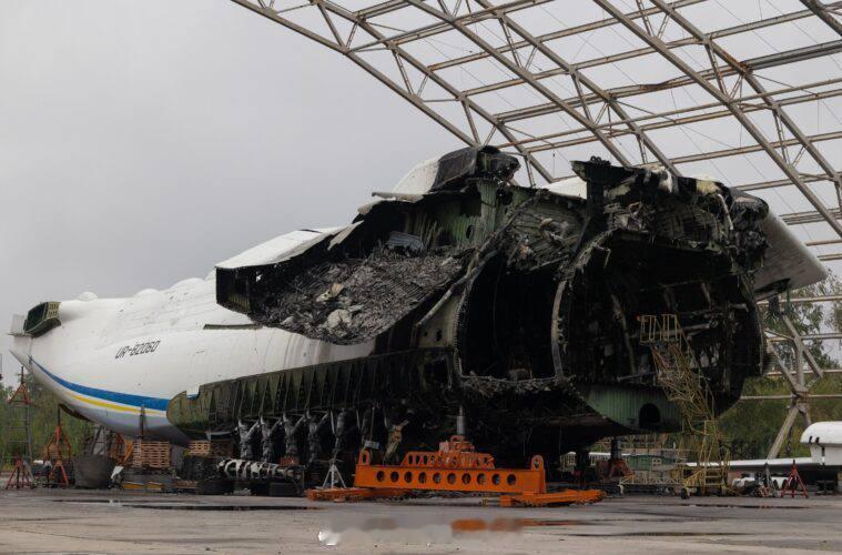 烽火问鼎计划每天认识一件兵器霍斯托梅尔机场的安-225最新照片……这架世界最大