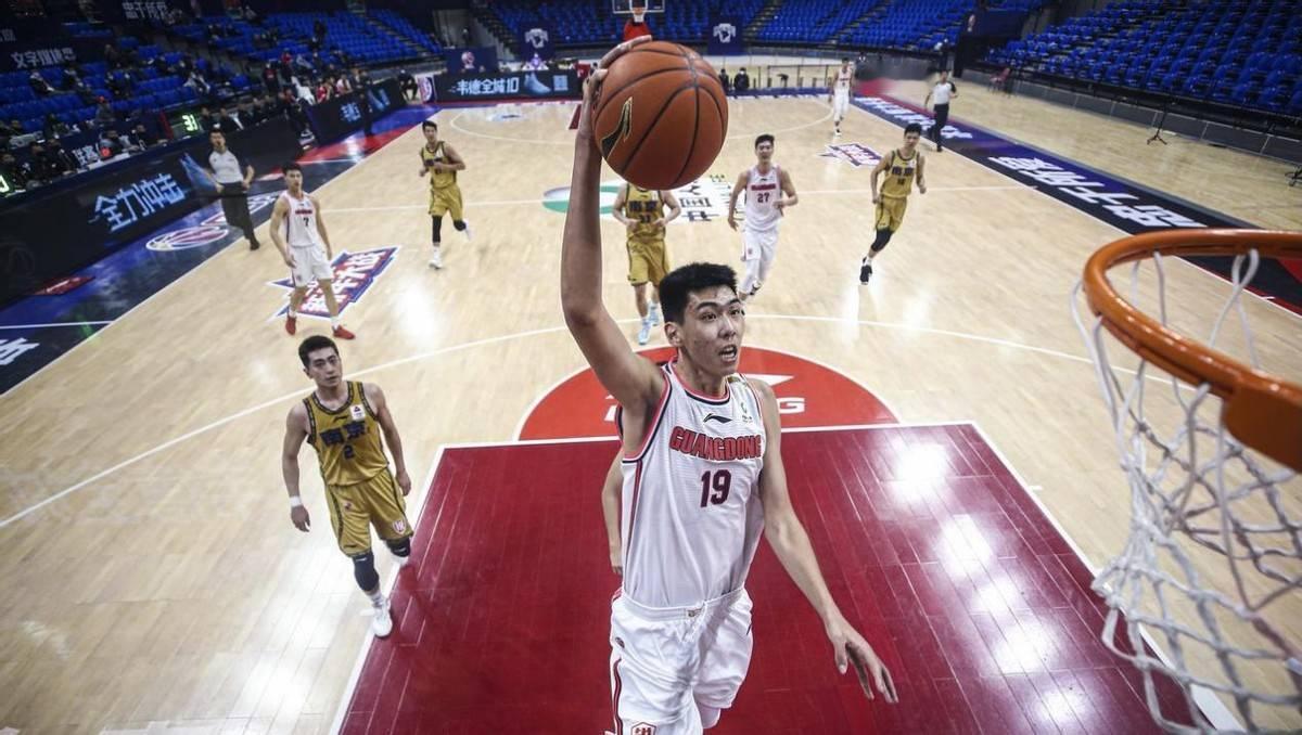 徐昕的爆发狠狠戳破了CBA的培养误区！别再让天赋死在不合适的体系里了！广东坐了