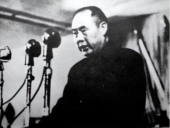 1957年，水利部长傅作义走进监狱，面对阶下囚老友陈长捷的八年怒火，他说了一句话