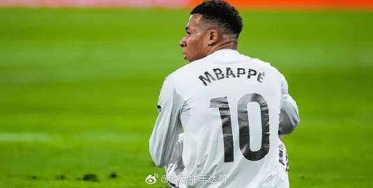 不得不说，姆巴佩太悲剧了！<br />巴黎时期——队内老大，众星捧月...