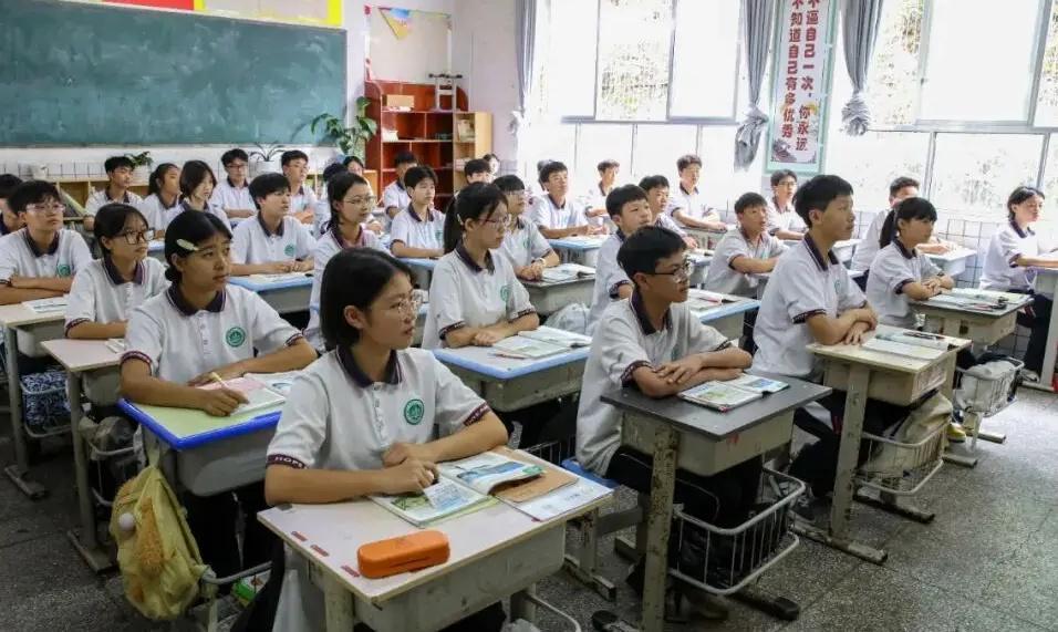 准初二暑假，这样去规划，开学就是学霸！一、语文：完成背、读、写，三个任务。