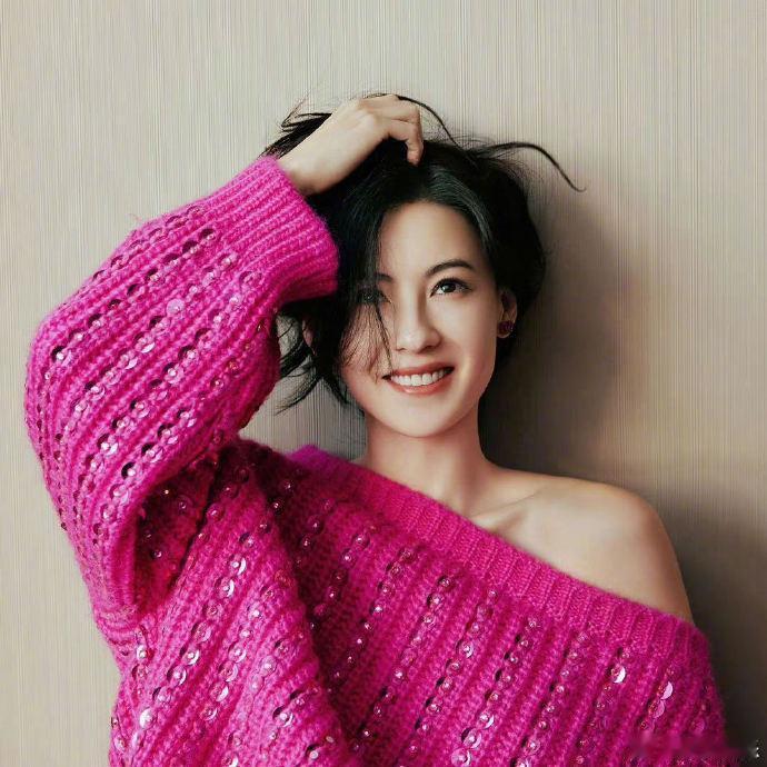 张柏芝遭前经纪人索赔1276万港元，合约真伪成关键近日，张柏芝与前经纪人