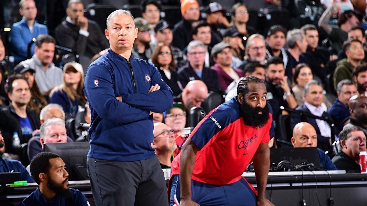 泰伦卢开赛前说有10到15场的阵容实验，已经过去了10场比赛，留给卢的时间不多了