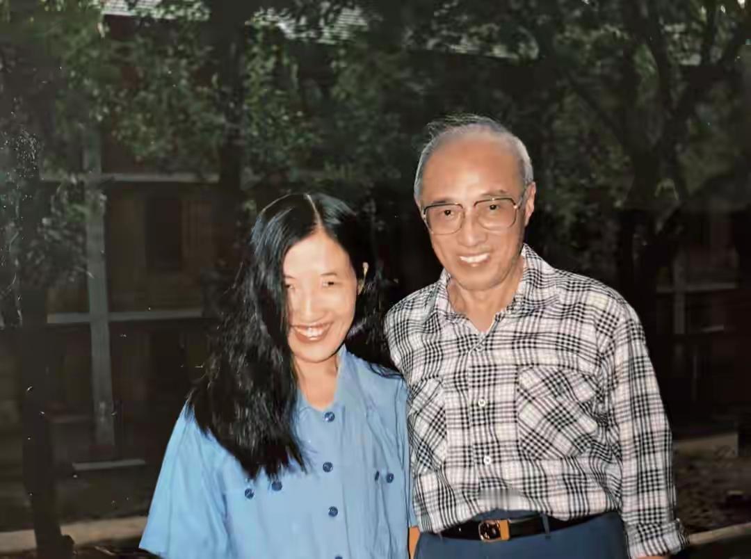 27岁姑娘爱上63岁火箭专家，相守27年甘守清贫，直到他离世后，她整理遗物时才揭