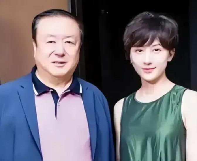 1994年，42岁的尤小刚为了温柔的邬倩倩，和原配妻子田歌离了婚。16年后，邬倩