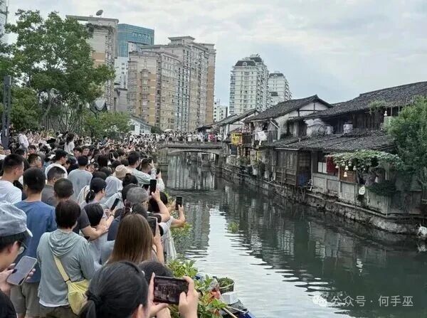 流量时代X蠢人时代√​​​