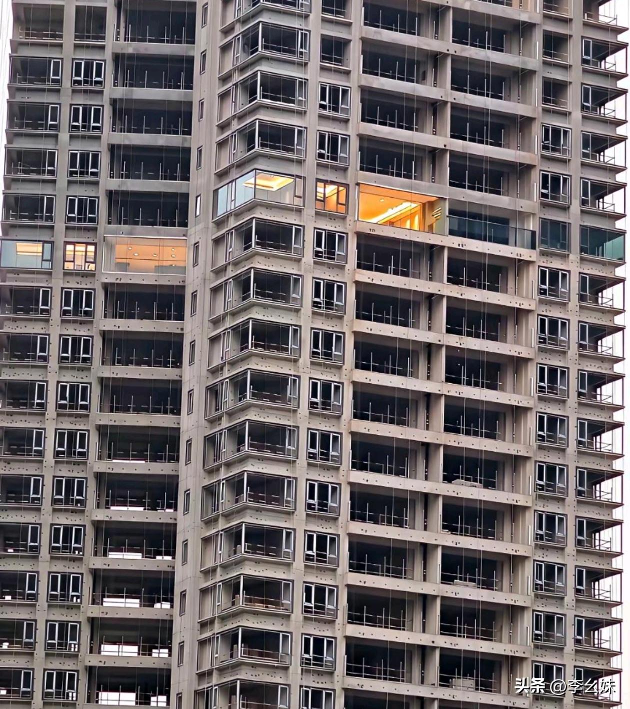 这是什么情况？一家买了一整栋吗？