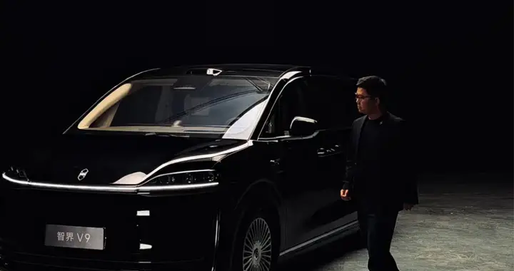 华为智界V9重磅来袭！鸿蒙智行MPV战场再添猛将