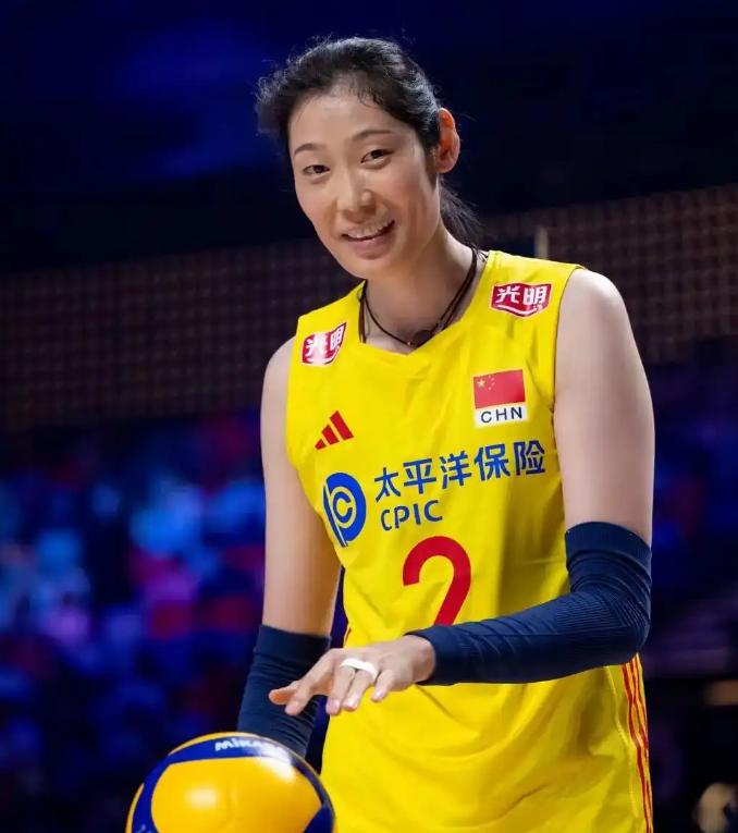 朱婷已经为自己未来可能被中国女排征召留出了空间。我认为，围绕朱婷是否还会回到