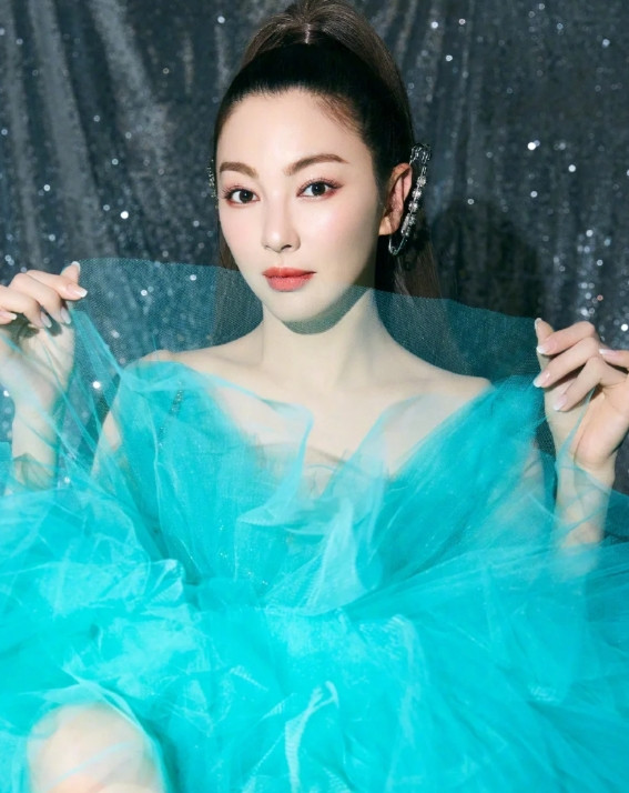 <em>张雨绮</em>再换男友？网友疑似同居曝光