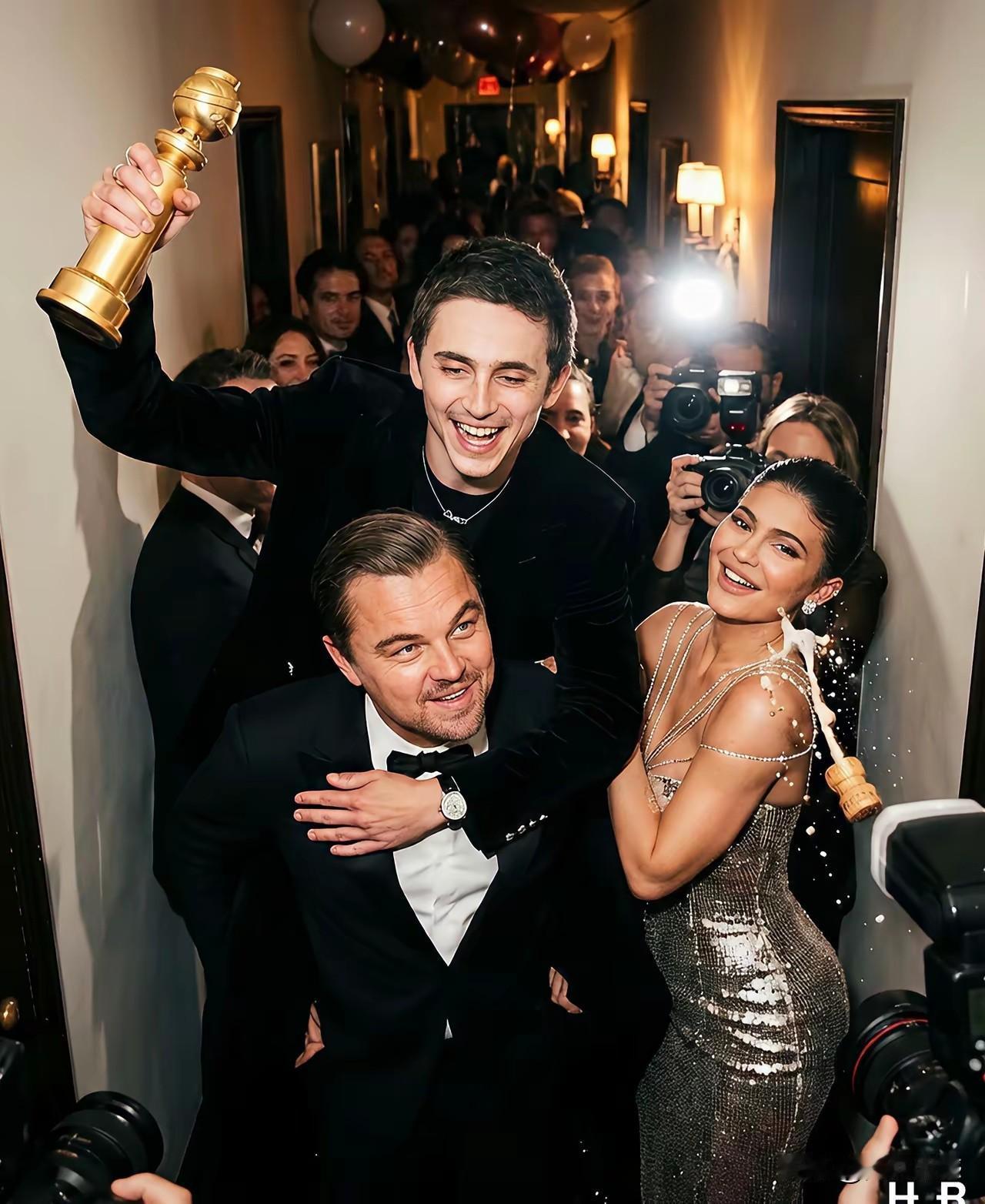 国外的娱乐圈看起来是灯红酒绿，纸醉金迷，呈现出一副群魔乱舞的图像，我们的娱乐圈千