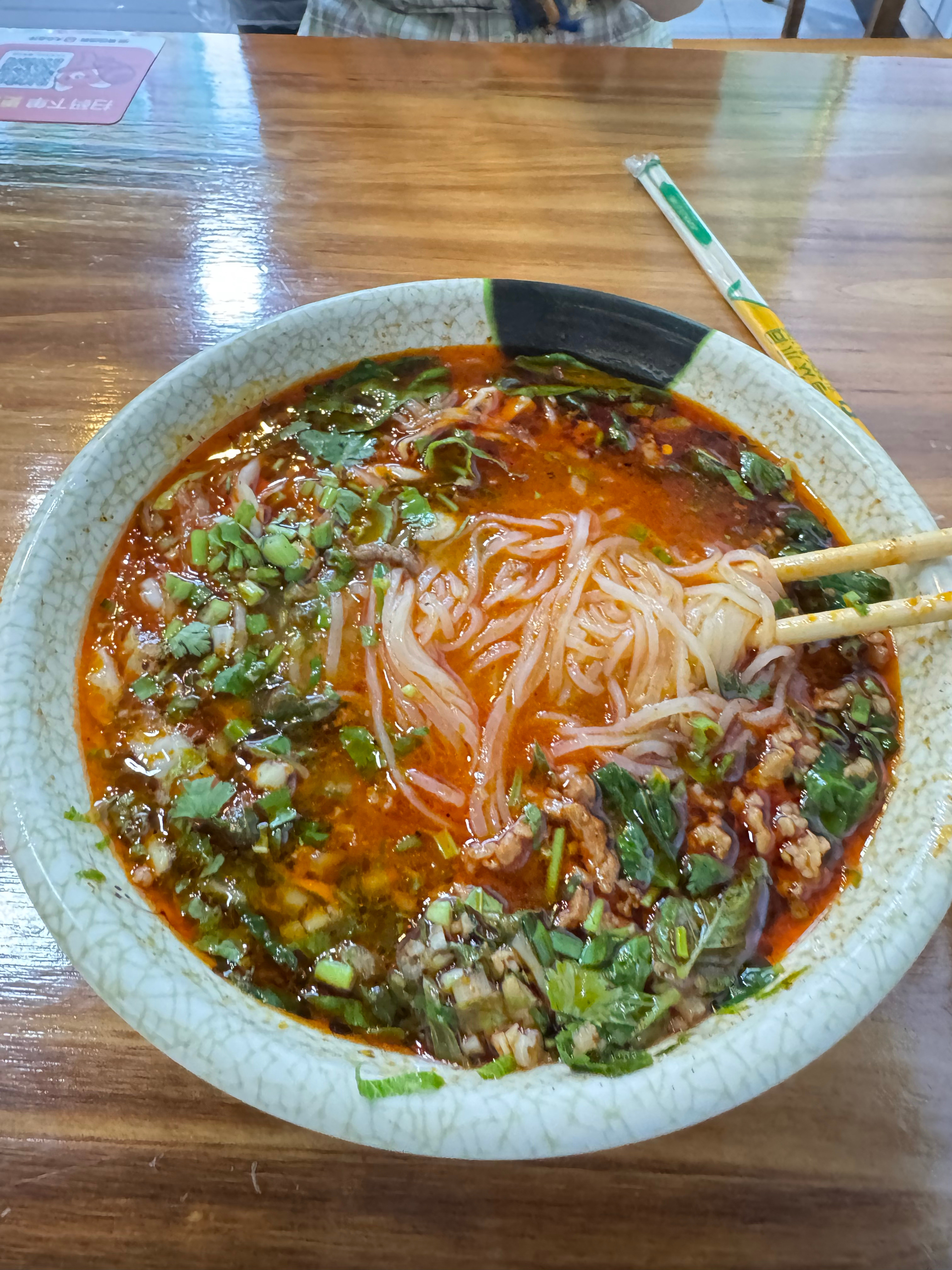 Day5西双版纳-昆明早上醒来就是大暴雨去楼下吃了一碗泡饵丝yummyyummy😋我们俩大馋丫头昨