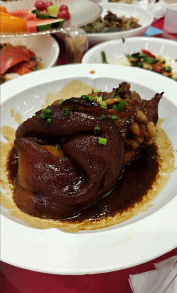 浙江的酒席，菜还没上完，人都吃饱了