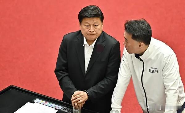 卓荣泰喊补足军购4700亿傅昆萁建议：扩大明年防务预算针对台立法机构三读通