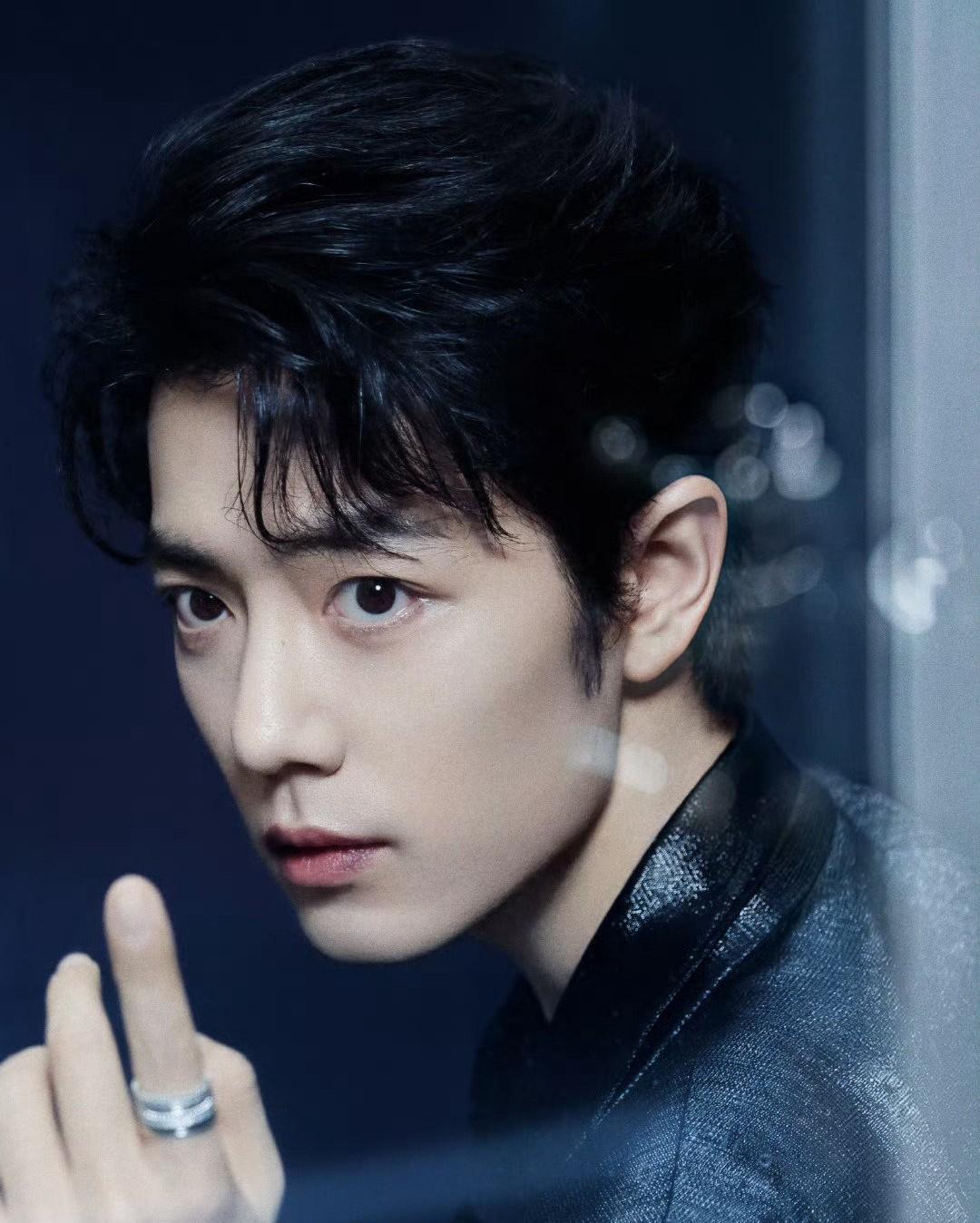 有些人别再说肖战的善良都是人设了，看看这个就知道了。刷到一个视频，博主说肖战