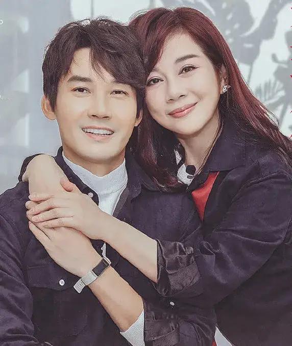 当年，得知儿子张铎要娶陈松伶，张妈妈气哭了:“她不但比你大8岁，还没名没钱，你图