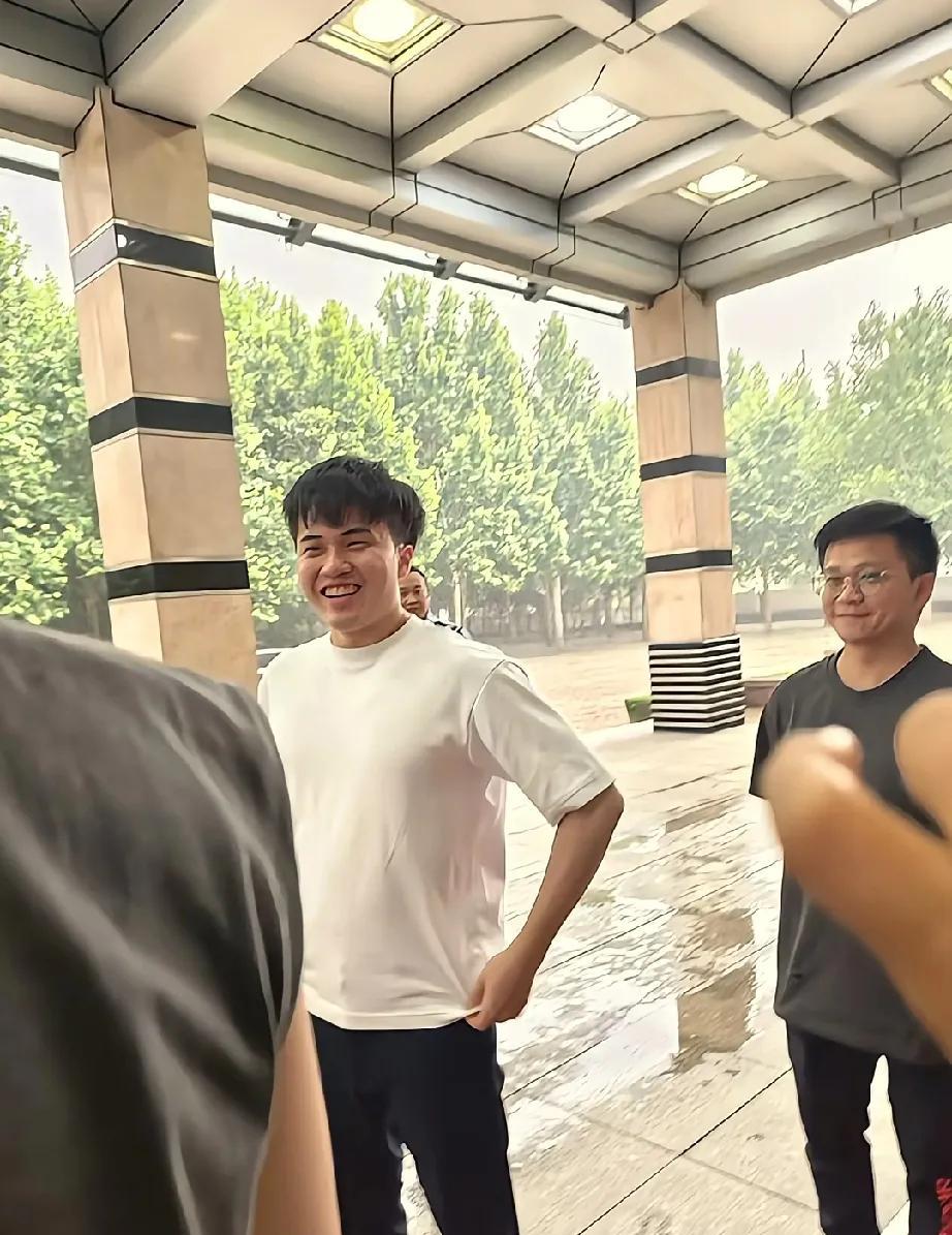 来到魏桥的台林有多高兴，从来没有看到他笑的这么开心，眼睛都笑成一条线了，他现在也