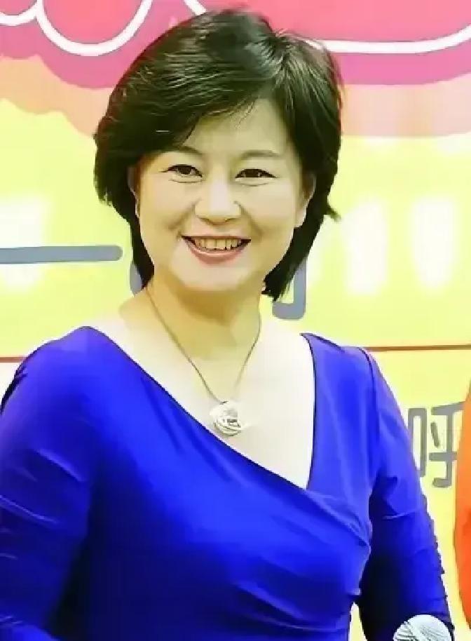 鞠萍1999年离婚那天，丈夫把协议拍在桌上，要她在孩子和钱里二选一。她没犹豫，