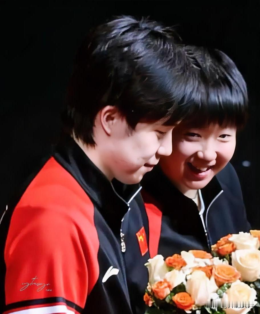 孙颖莎选择了伤退，把胜利的可能留给老伙计。王楚钦也做出了调整，拍子呼呼的抡，冒着