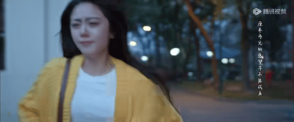 赵今麦把暗恋的甜与涩演活了赵今麦的表演有青柠汽水的质感。前半程是冒泡的甜，眼神