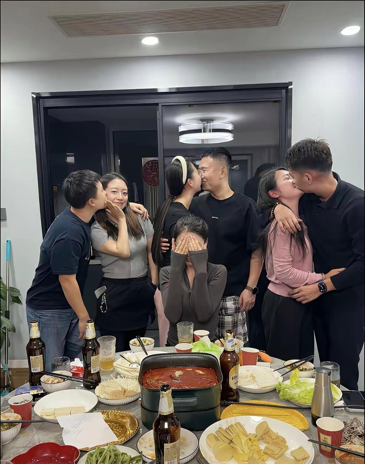 单身不入情侣局，羞看情郎闺蜜婿