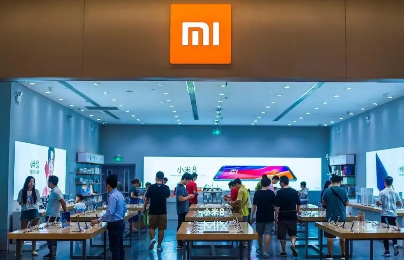 同样是国产手机品牌，当中兴含泪解散芯片团队、OPPO砍掉造芯项目时，网友只是表示