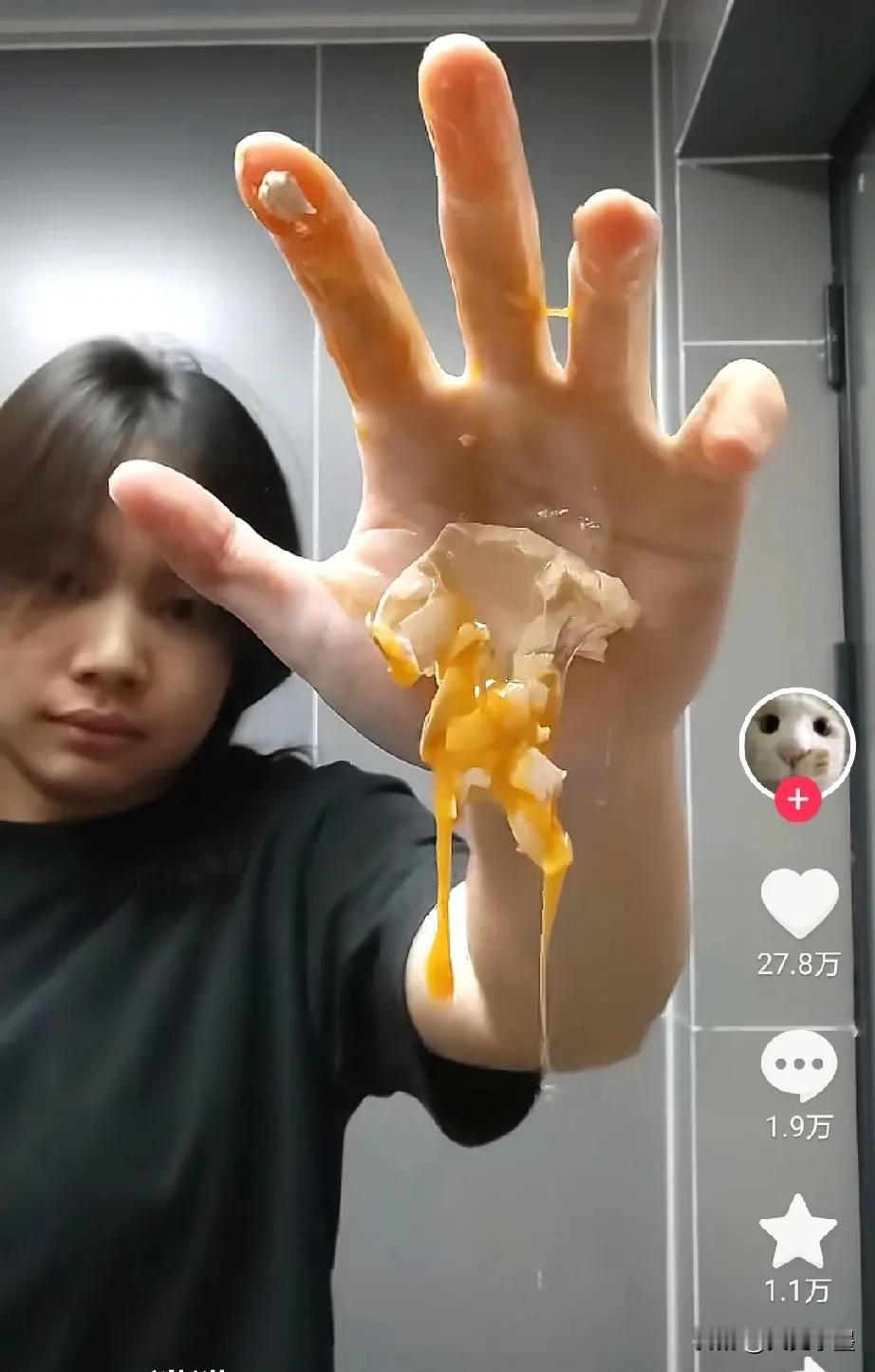 她俩也许是2026年1月份最火的两个女孩了！一个是重庆合川的“呆呆”，一位地道