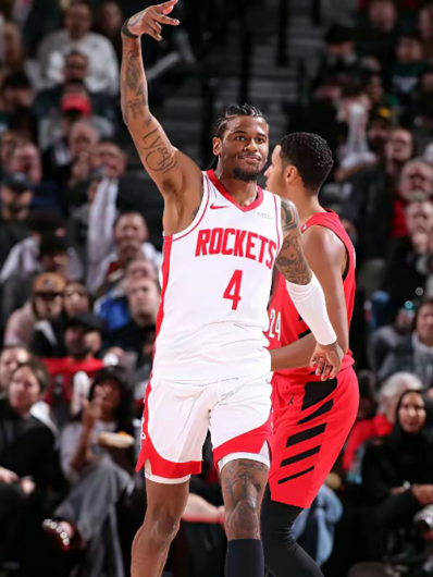 火蜜再给太阳的球迷介绍介绍格林格林四年的比赛大部分都看了，今天的表现确实不错，