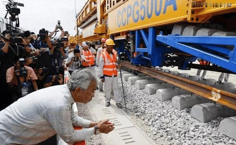 就拿马来西亚来说，2018年它干了件不地道的事，单方面撕毁中马合作的东海岸铁路