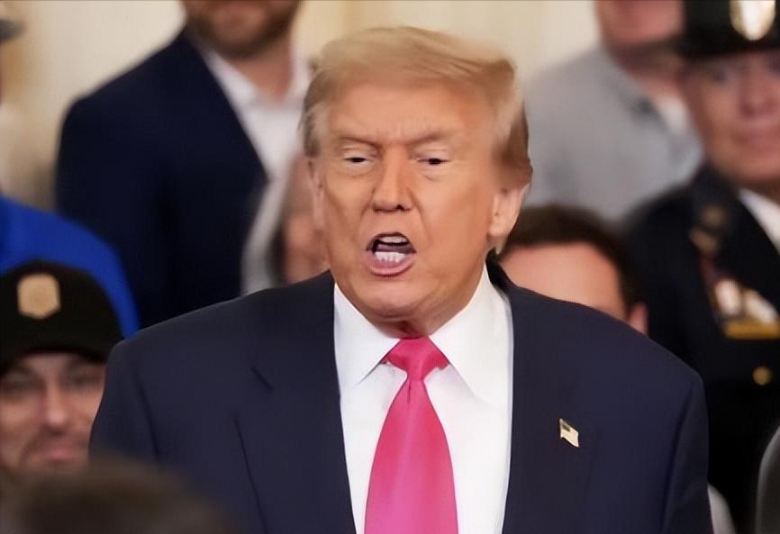 特朗普点名警告中国，发出一个前所未有重大威胁。美国总统特朗普昨天（北京时间4