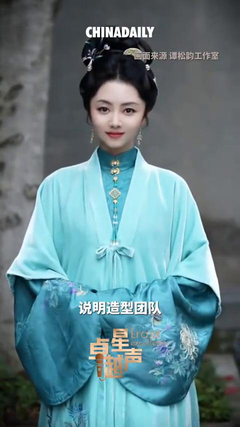 谭松韵分享《兰香如故》幕后故事，开机前的围读像回到校园。谭松韵，演员。《兰香
