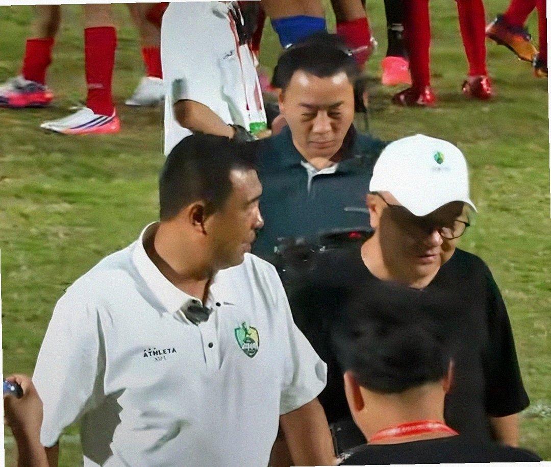 最近关于徐亮从某个青训项目离开的消息在足球圈里传得有模有样说句实在话外界的猜测不
