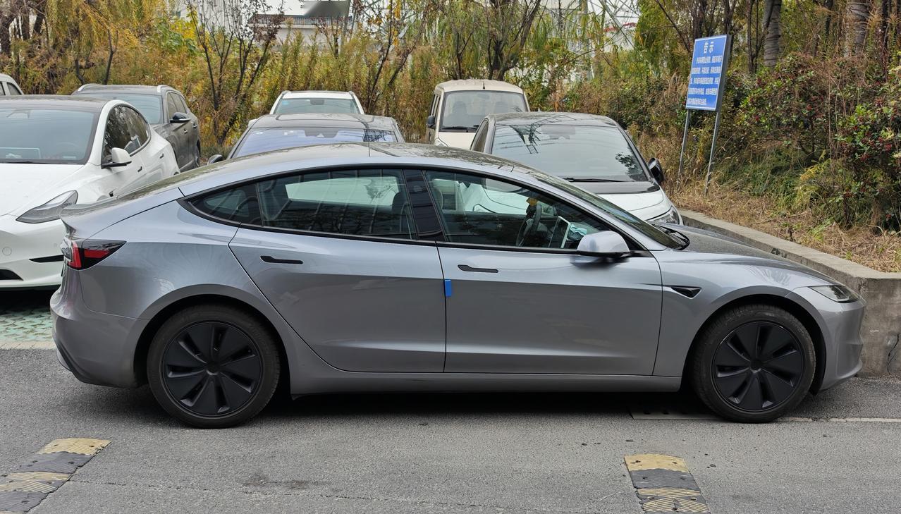 特斯拉Model3的销量，为什么会大起大落?10月份，特斯拉Model3