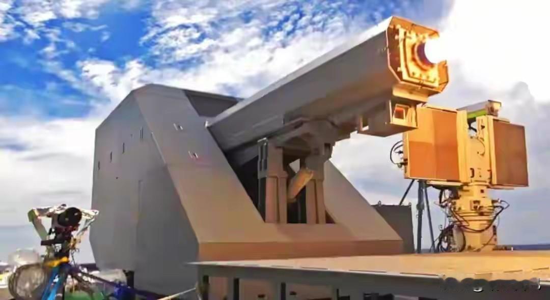 中日军方隔空对阵，日本电磁炮上场，解放军落弹区扩大，美军溜了在近期的国际局势