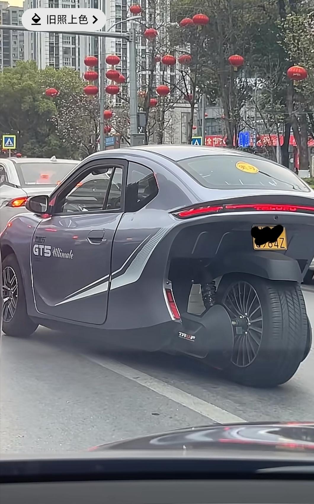 有知道这是什么车的吗？开这车需要什么驾照呢？有幸在道上偶遇这车，两个前轮一个后轮