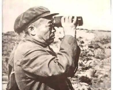 彭德怀1952年4月因病从朝鲜回国，同年7月开始主持军委日常工作。他接手的这支军