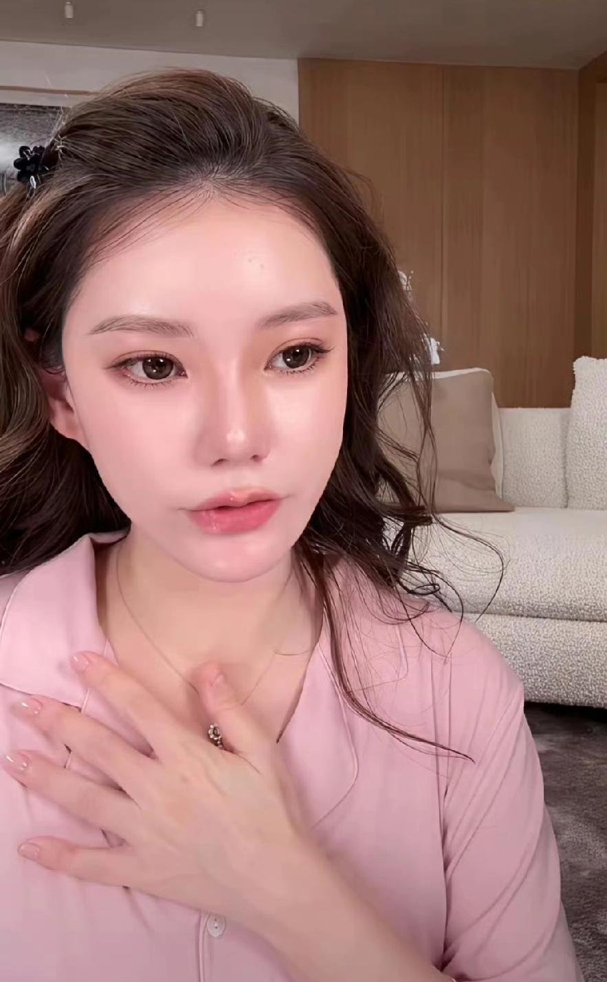 面对网友关于不让玥玥霖霖住家中的质疑，马筱梅坦诚道出了实际难处——家里住房空间有