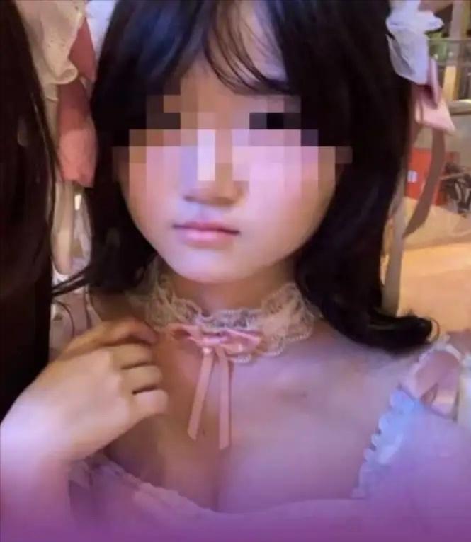 湖北阳新一名22岁的年轻女孩，在网上认识了一位男网友，连夜来到了女孩独自居住的出