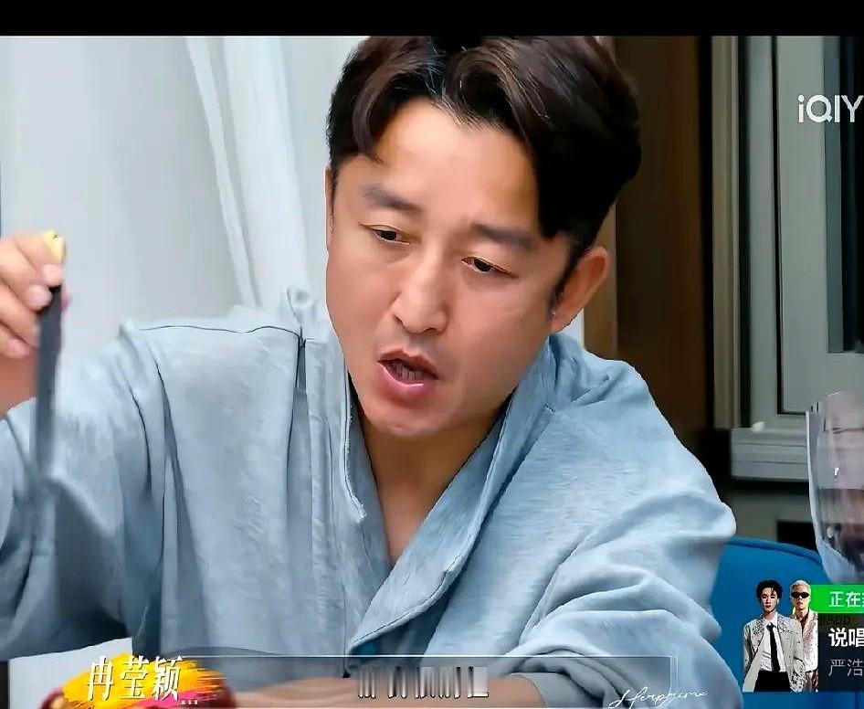 显然，邹市明对冉莹颖已经不愿意沟通了。冉莹颖举杯庆祝家里还清了巨款，邹市明却直
