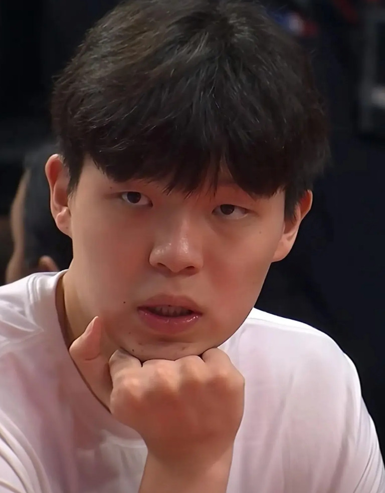 这是真事，杨瀚森被弃用！不是因为罗威回来了，而是主教练根本不给他机会，主要原