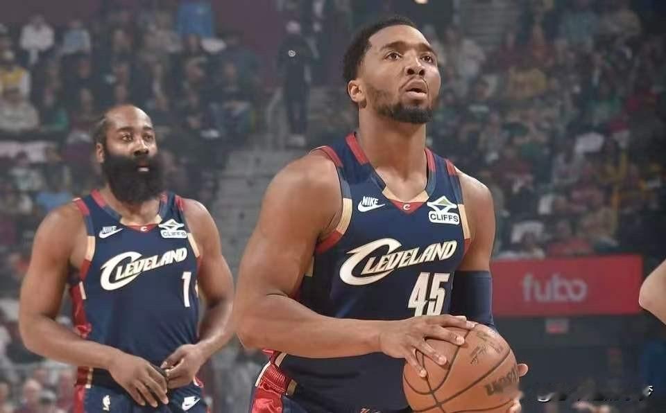 再胜猛龙的骑士，首轮G2出现了三件怪事！第一个，哈登一点也不像快要37岁的老将