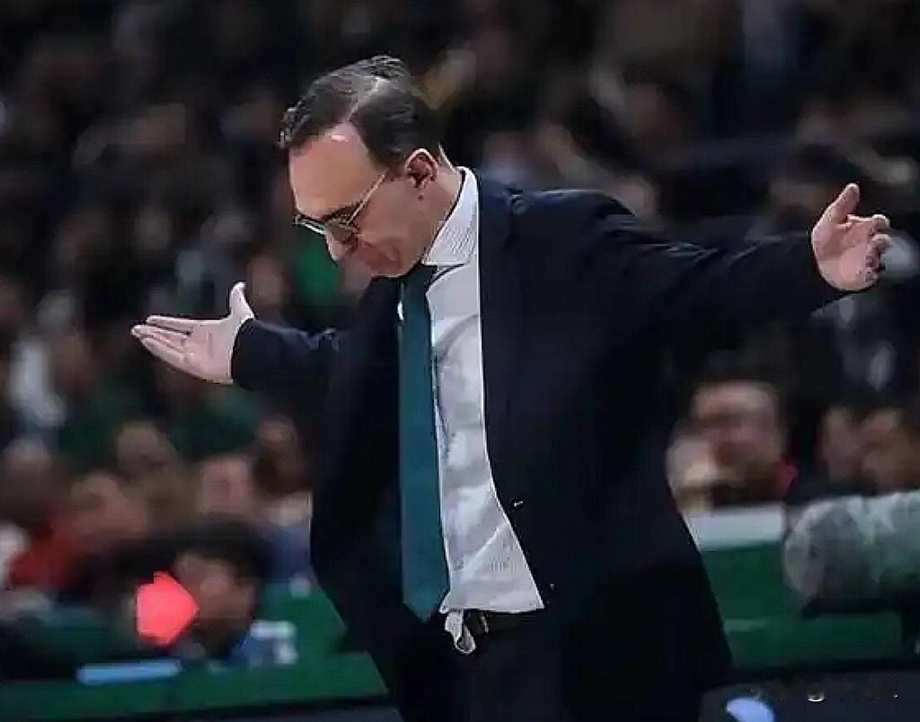 辽篮已经别无选择！打到这个份上，傻子都能看出来哈，辽篮早已夺冠无望，不如索性换