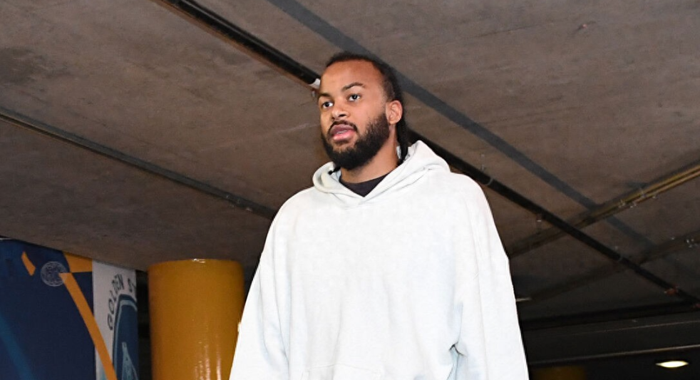 4月8日，勇士主场110-105力克国王结束4连败。此役是斯蒂芬-库里复出的第