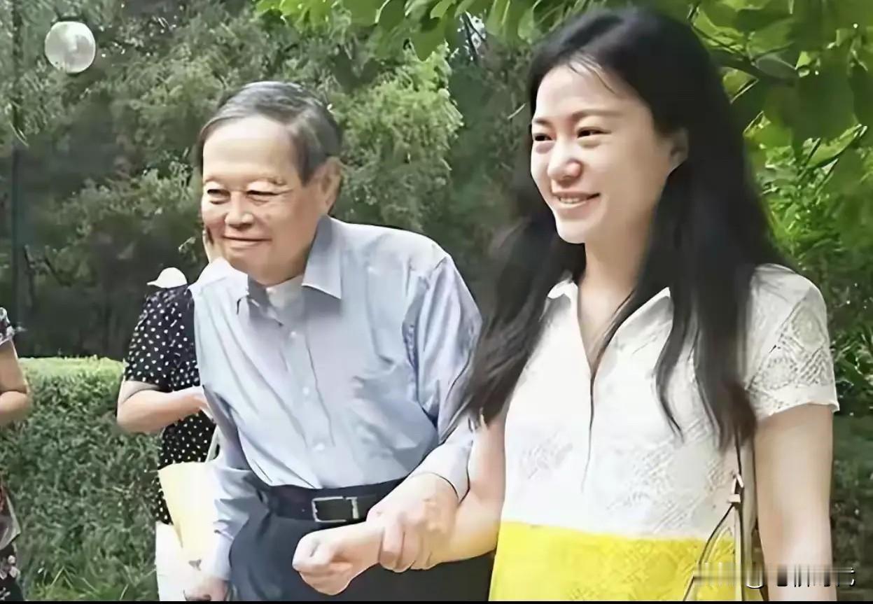 夫人翁帆发文怀念杨振宁！杨先生离开时一定很欣慰，他一生交出了一份满意的答卷，有他