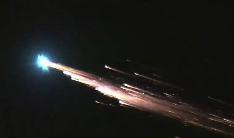 马斯克“星链”卫星从去年到今年，唰唰往下掉，已经掉下来了316颗，快每天掉一颗了