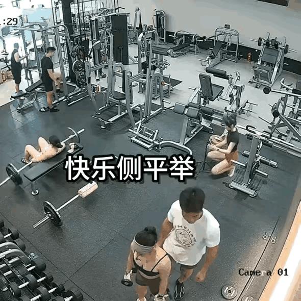 健身房里的一幕，不得不说，惊呆了[捂脸哭]