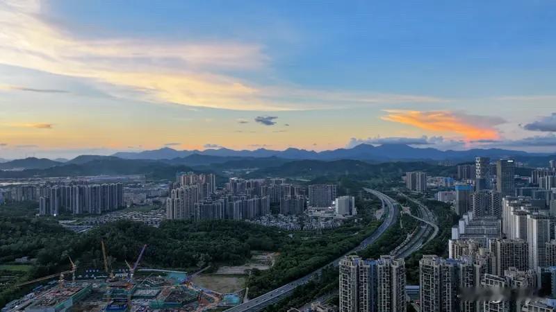 【深圳7月份住宅网签8324套，同比增长13.8%】7月份深圳楼市成交数据新鲜出