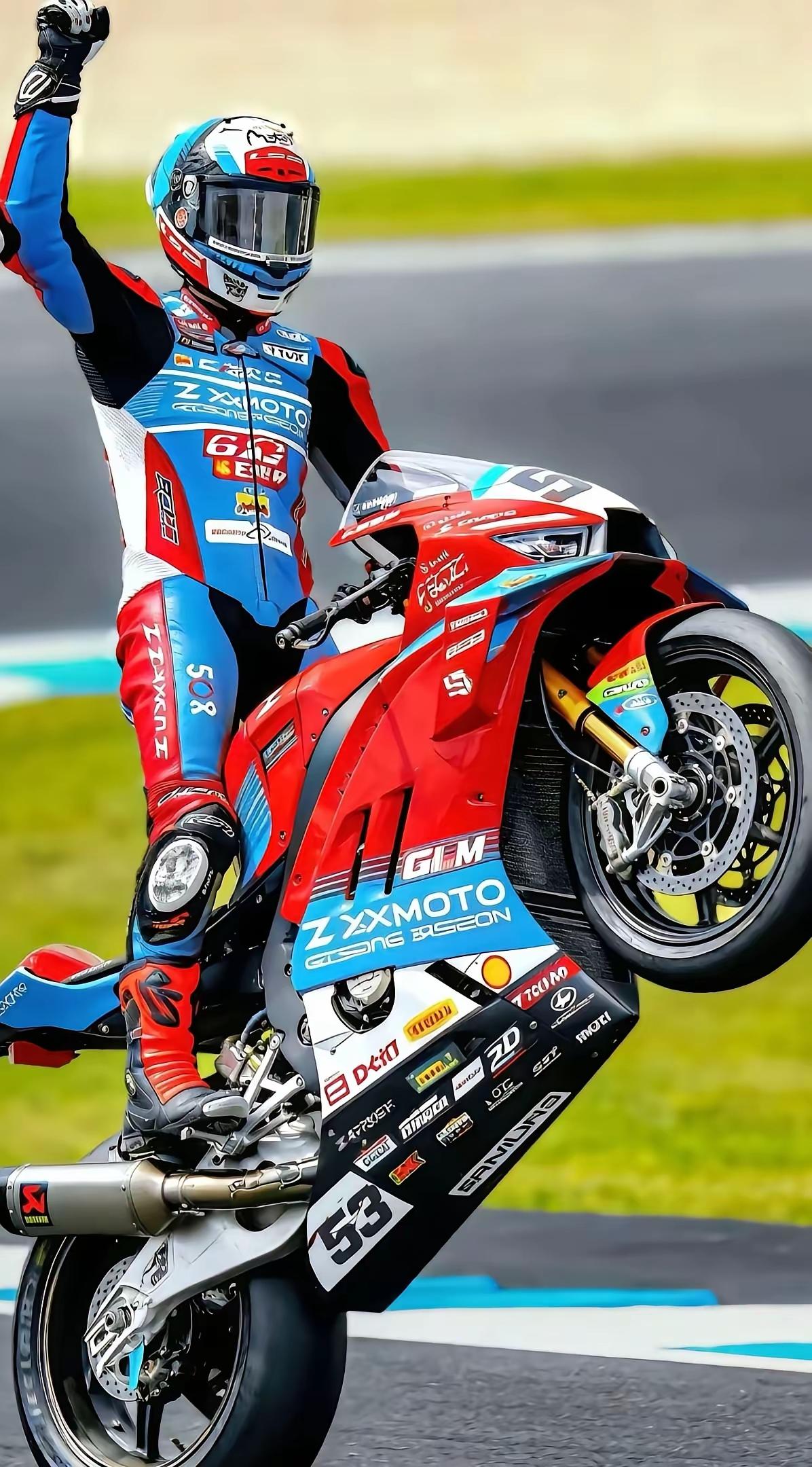 我朋友预测，未来的凯越只会走向没落，甚至倒闭。昨天跟朋友聊天，聊到张雪机车，他