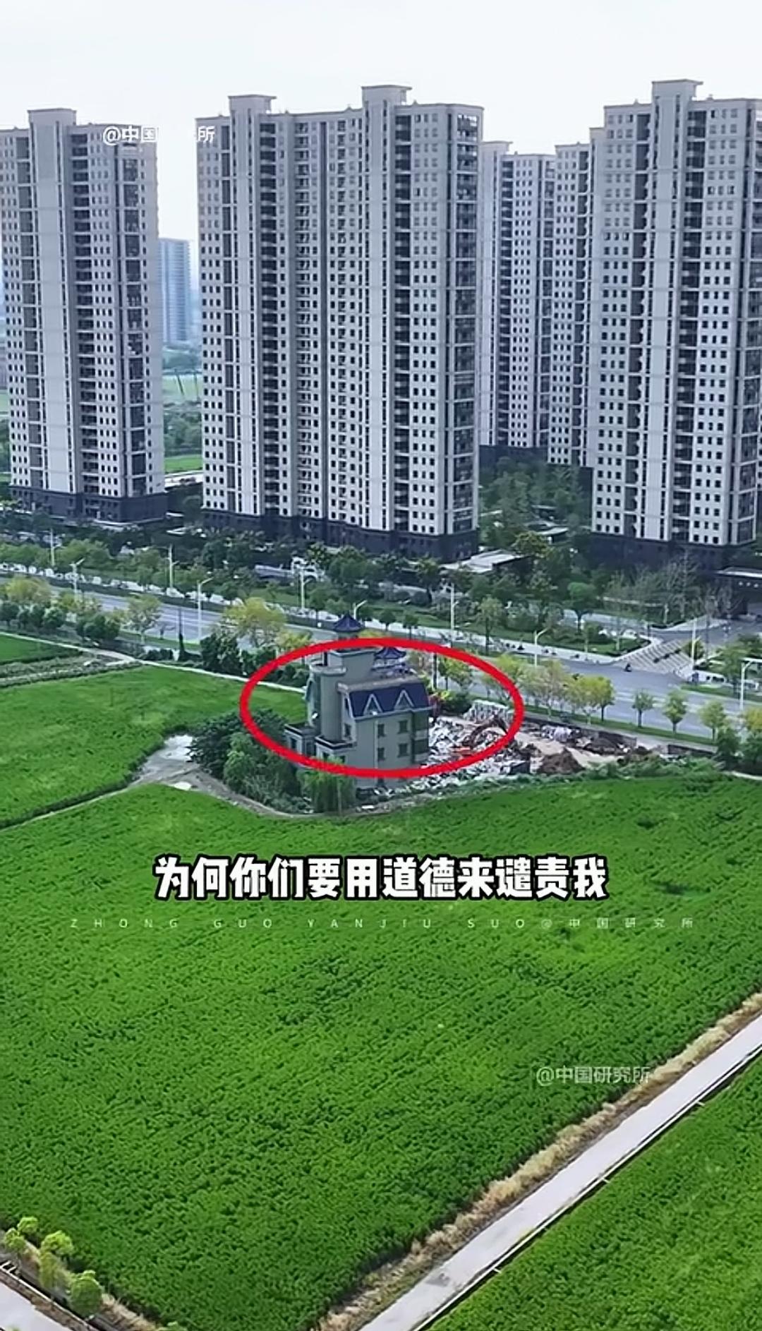 个人财产，别人没有权利道德绑架和谴责。