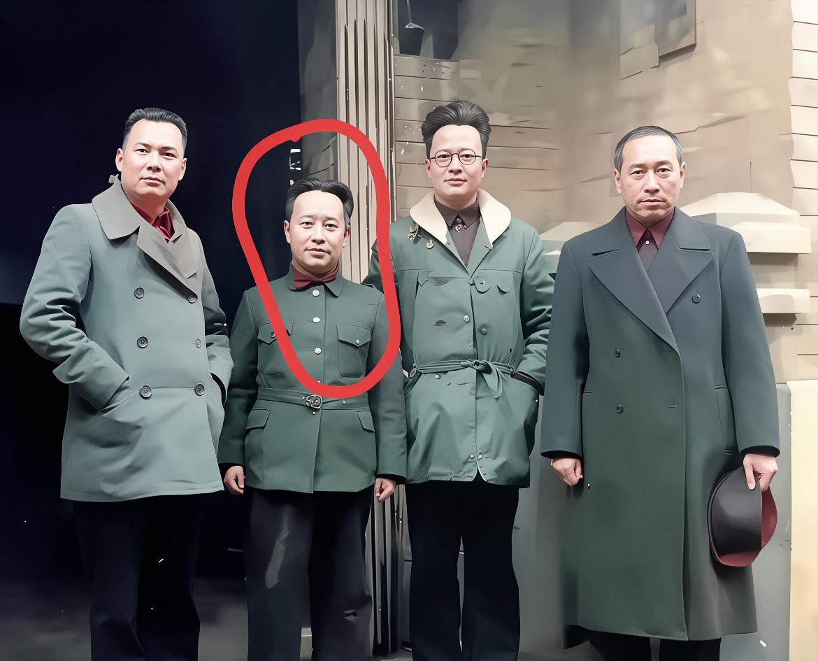 中间这个人，个子不高，历史故事却不少，你认识吗？